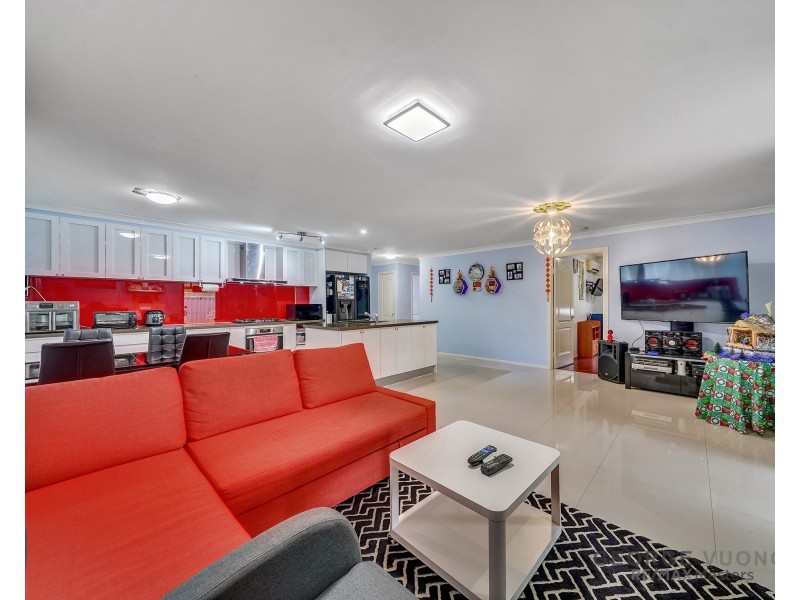 10 Starr St, Forest Lake QLD 4078