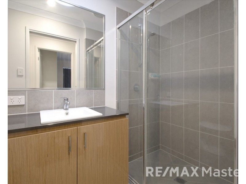 2/17 Bloomfield Avenue, Park Ridge QLD 4125