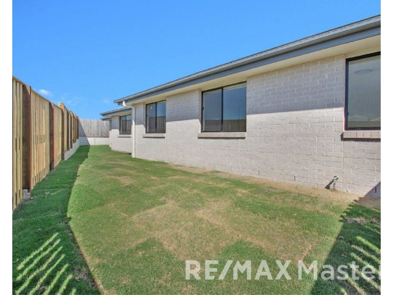 2 Barnyard Dr, Park Ridge QLD 4125