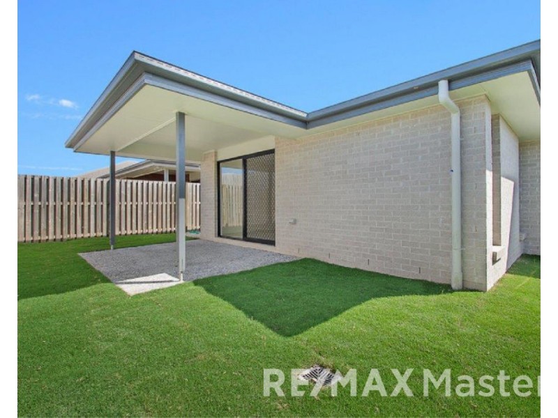 2 Barnyard Dr, Park Ridge QLD 4125