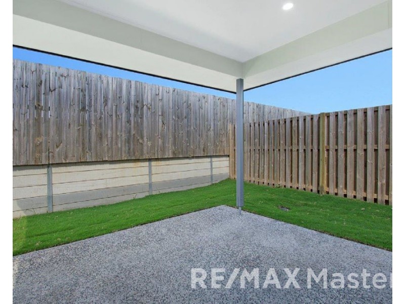 2 Barnyard Dr, Park Ridge QLD 4125