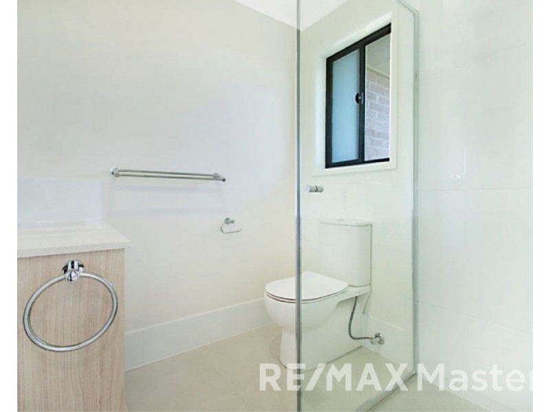 2 Barnyard Dr, Park Ridge QLD 4125