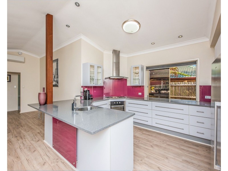 16 Blaxland Pl, Forest Lake QLD 4078