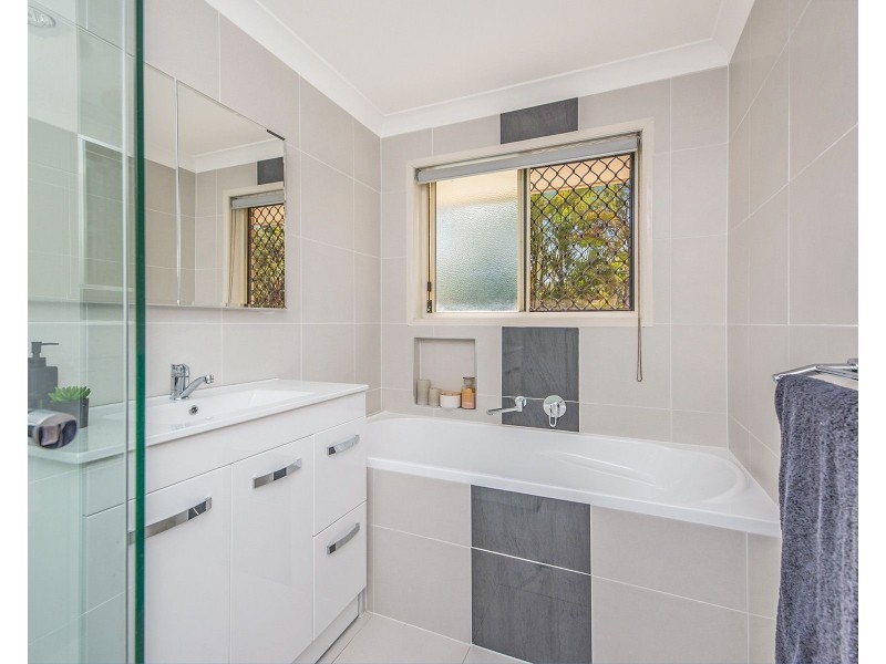 16 Blaxland Pl, Forest Lake QLD 4078