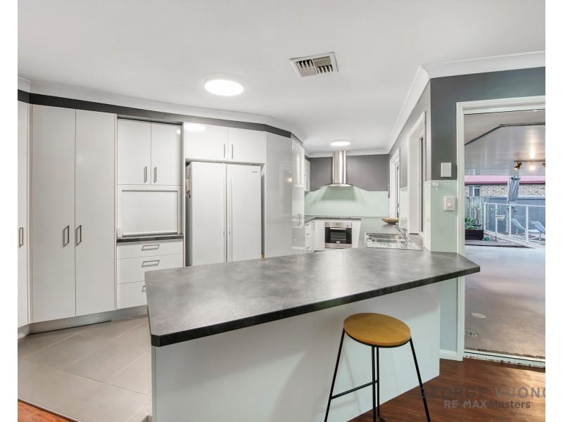 25 Solander Cct, Forest Lake QLD 4078