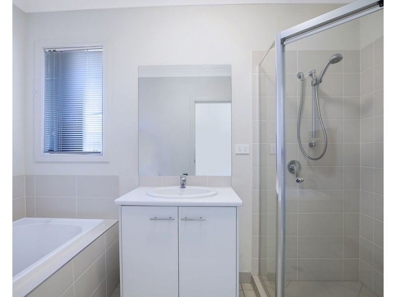 38 SEWELLS CCT, Spring Mountain QLD 4124