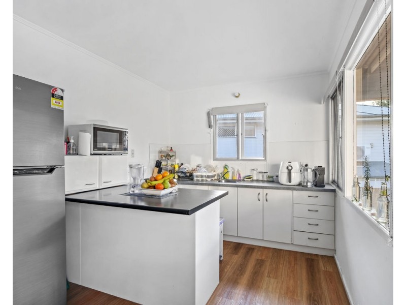 69 Middle ST, Coopers Plains QLD 4108