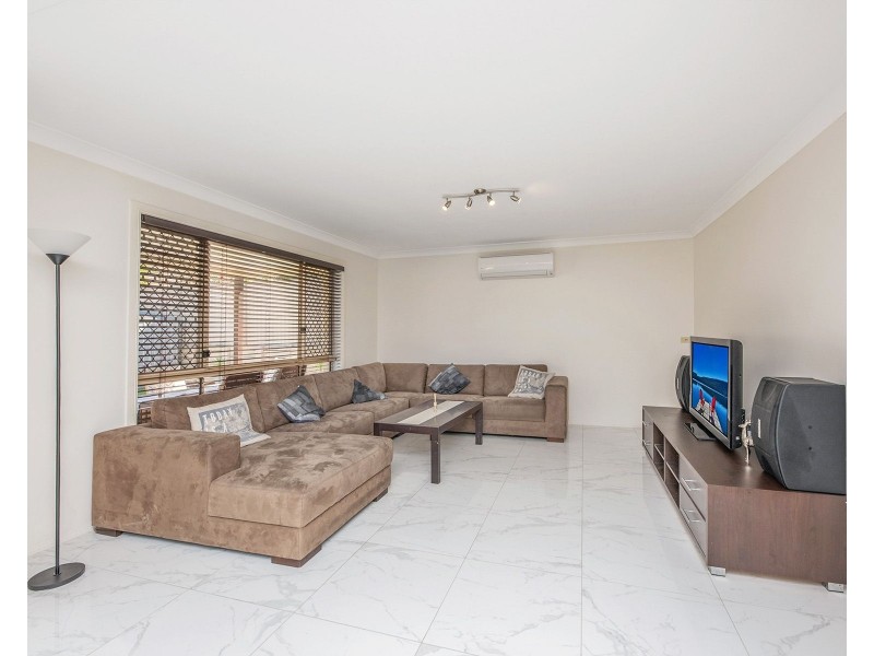 33 Degas Street, Forest Lake QLD 4078