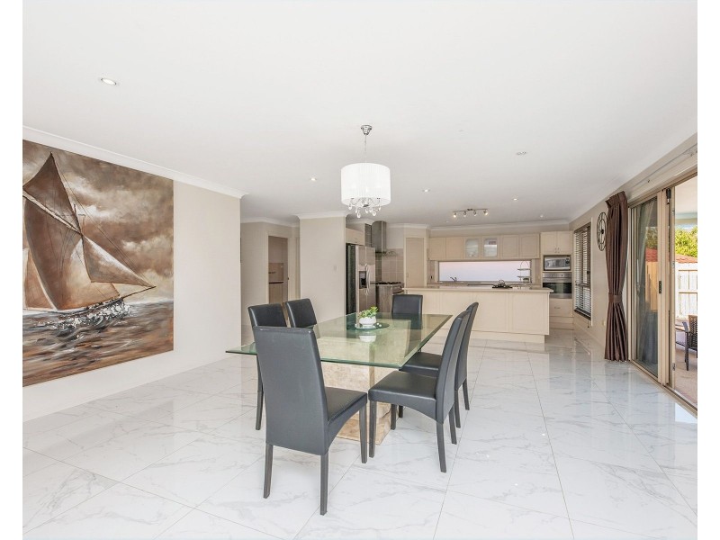 33 Degas Street, Forest Lake QLD 4078