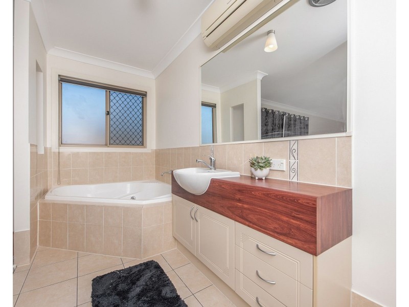 33 Degas Street, Forest Lake QLD 4078