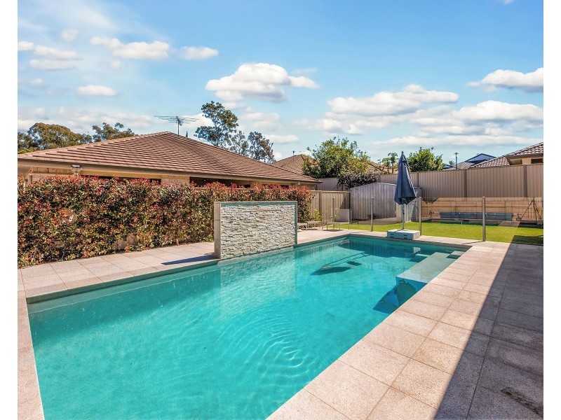 33 Degas Street, Forest Lake QLD 4078