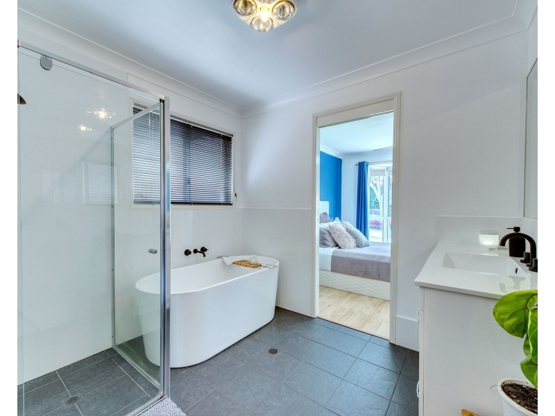 19 Dampier Cr, Forest Lake QLD 4078