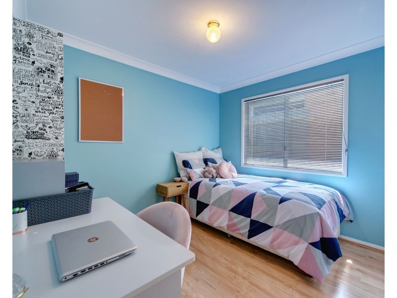 19 Dampier Cr, Forest Lake QLD 4078