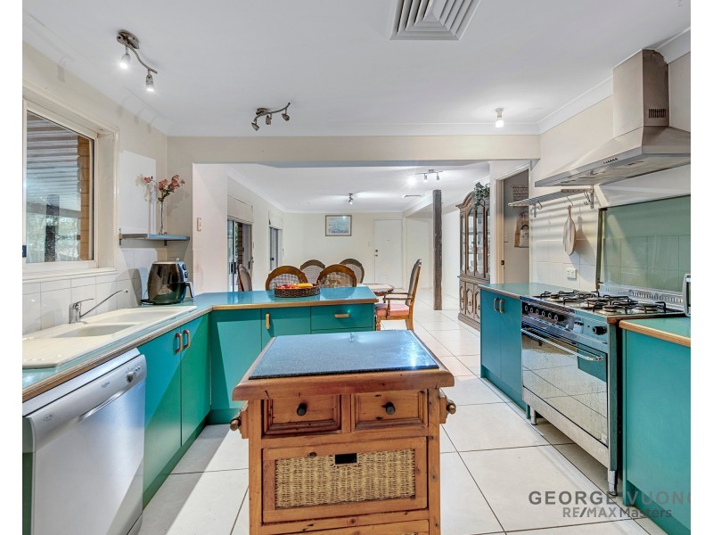10 Settlers Cct, Forest Lake QLD 4078