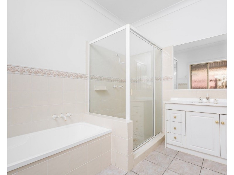 26 Glasshouse Cr, Forest Lake QLD 4078