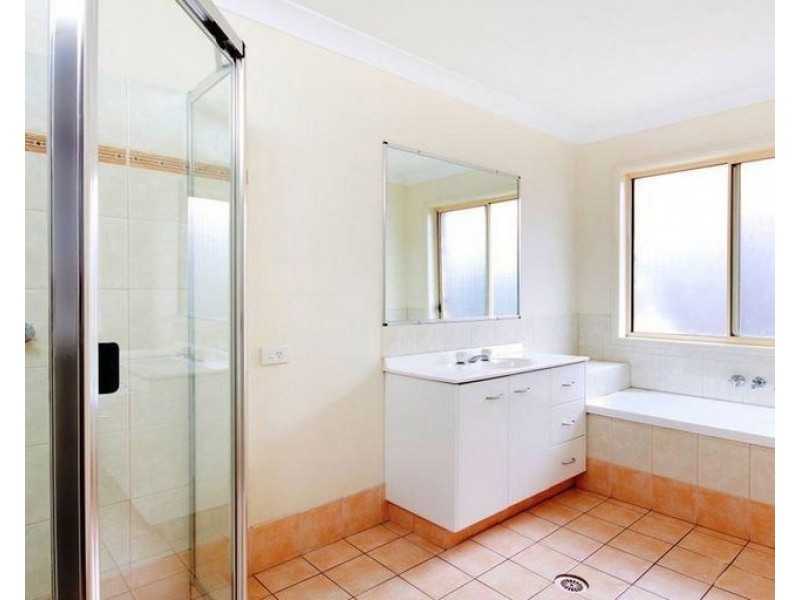 24 Belmore Cr, Forest Lake QLD 4078