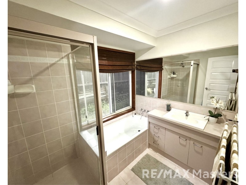 9 Beaufront Pl, Forest Lake QLD 4078