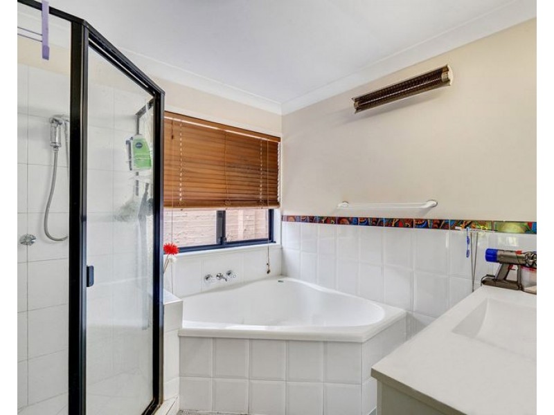 30 Flinders Cr, Forest Lake QLD 4078