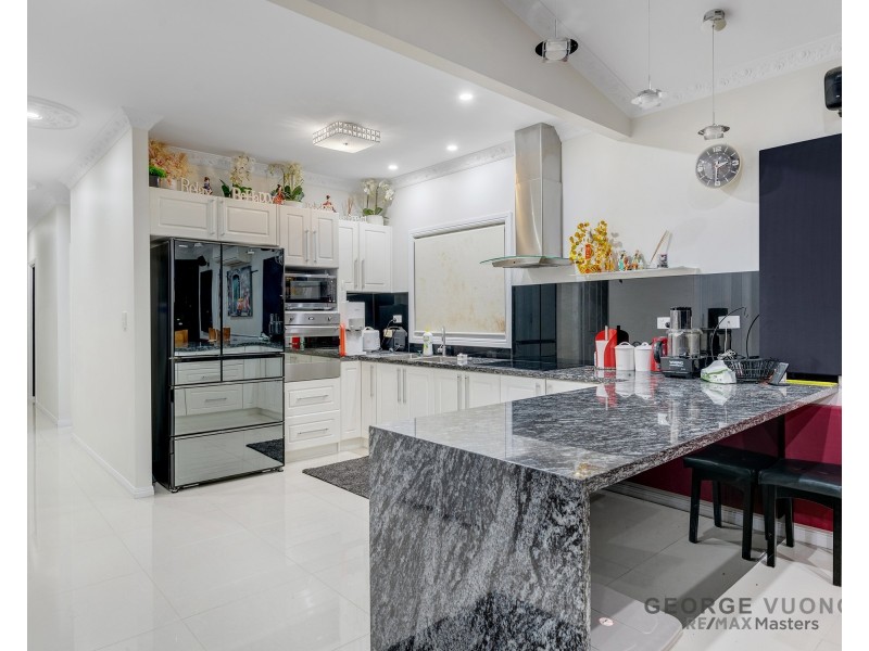 12 Belmore Cr, Forest Lake QLD 4078