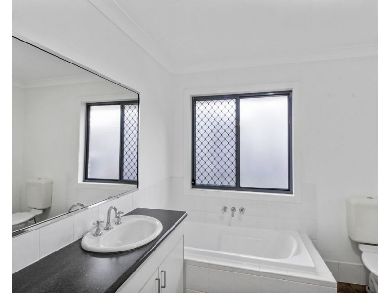 41 Mountain View Crescent, Mount Warren Park QLD 4207