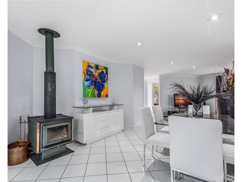 98 Banksia Cct, Forest Lake QLD 4078