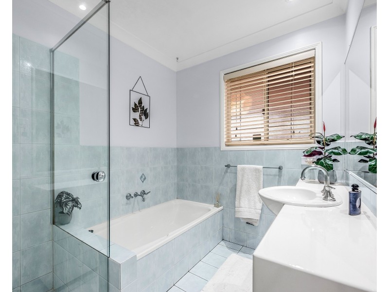 98 Banksia Cct, Forest Lake QLD 4078