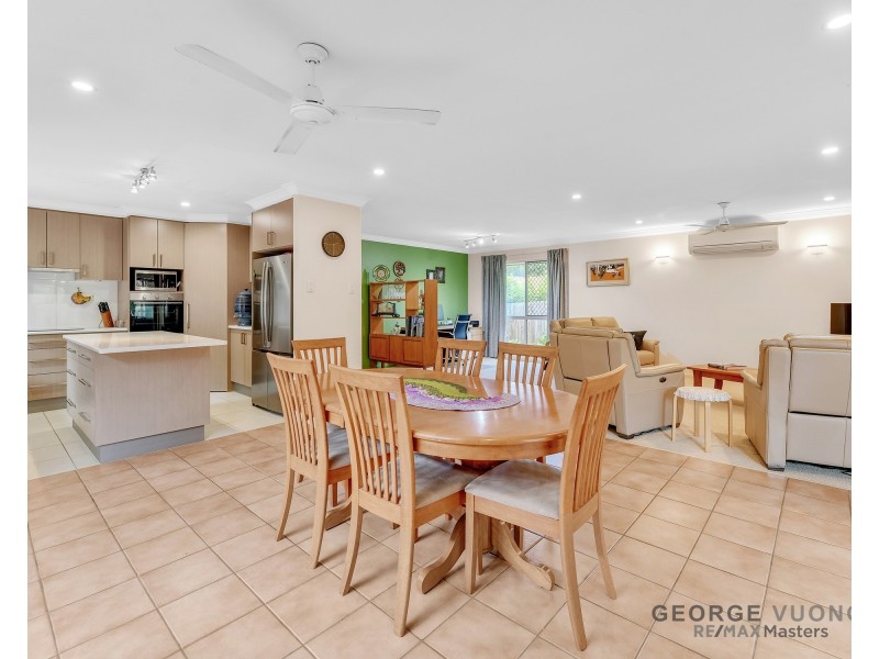 11 Blaxland Pl, Forest Lake QLD 4078