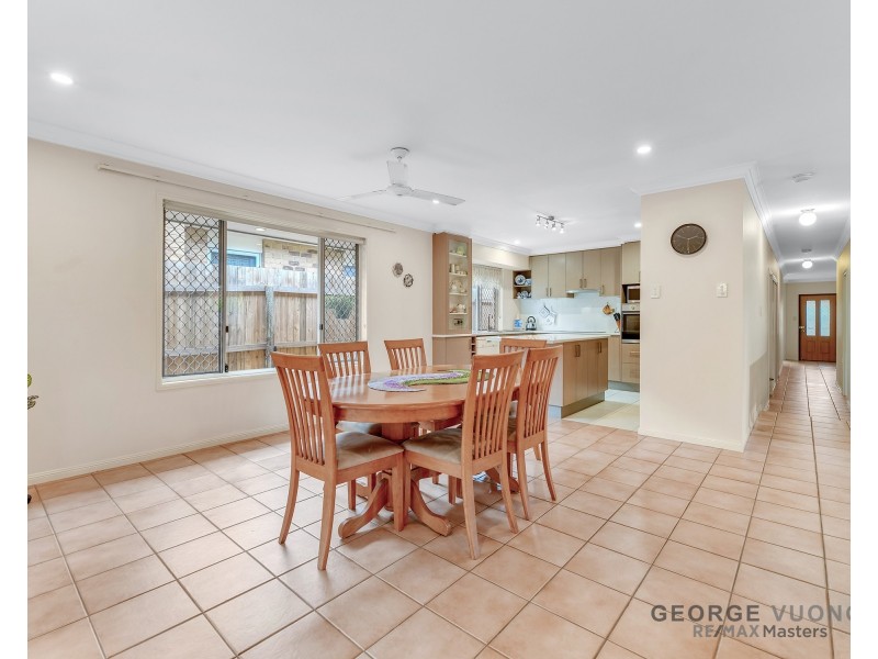 11 Blaxland Pl, Forest Lake QLD 4078
