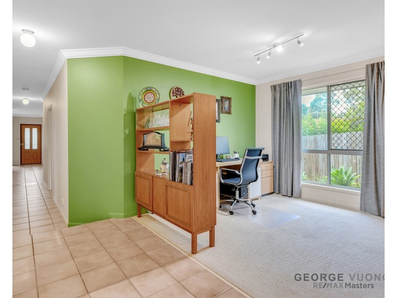 11 Blaxland Pl, Forest Lake QLD 4078