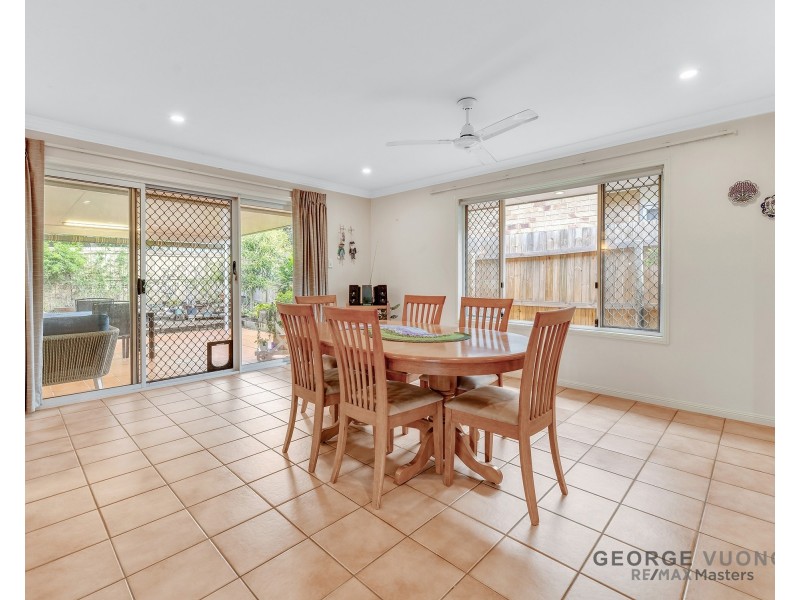 11 Blaxland Pl, Forest Lake QLD 4078