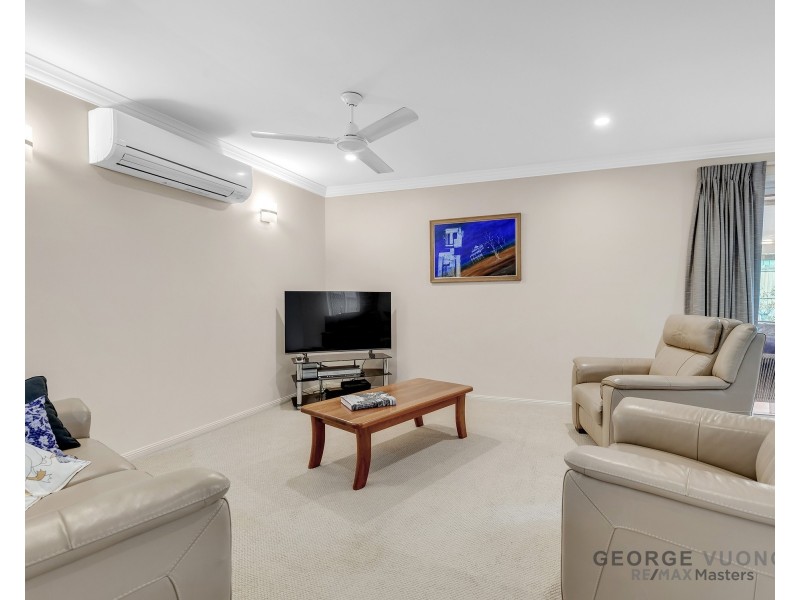 11 Blaxland Pl, Forest Lake QLD 4078