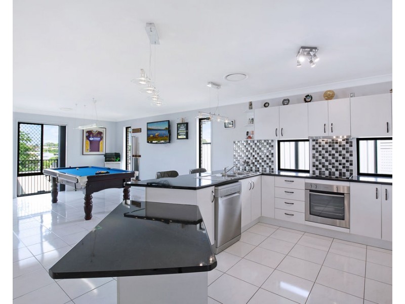 70 Marcus Drive, Regents Park QLD 4118