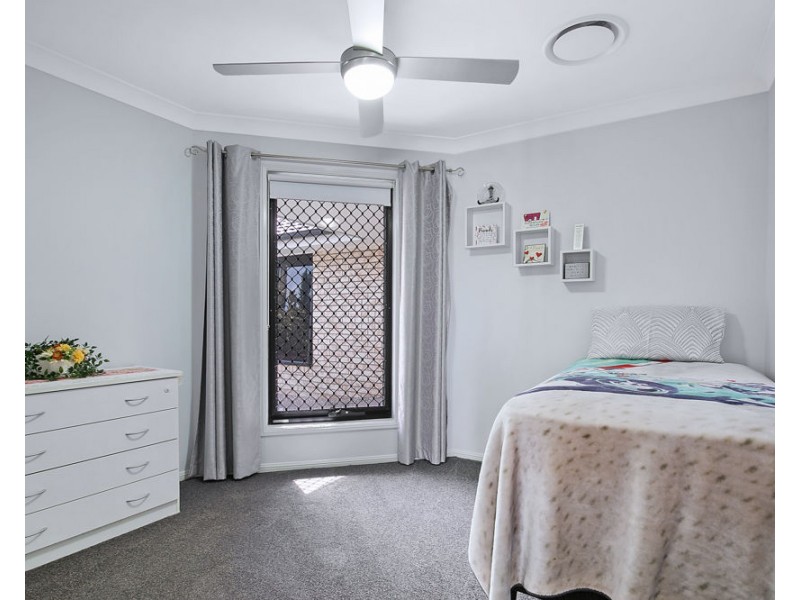 70 Marcus Drive, Regents Park QLD 4118