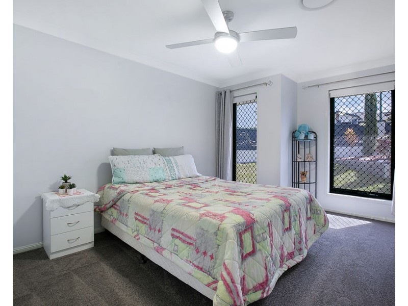 70 Marcus Drive, Regents Park QLD 4118