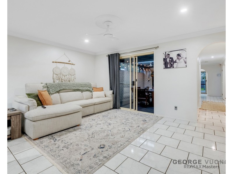 2 Amara Cr, Forest Lake QLD 4078