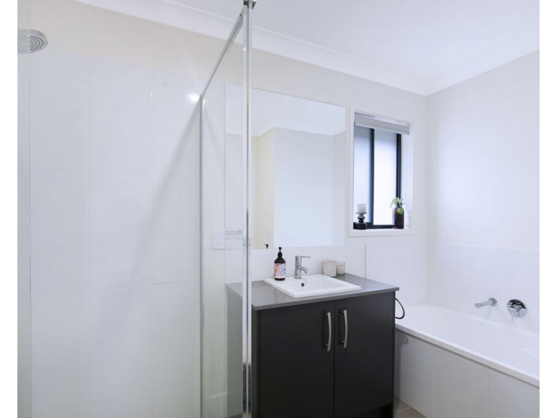 21 Johnson Circuit, Ripley QLD 4306