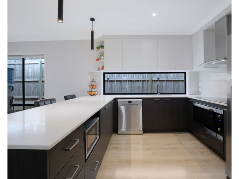 8 Mount Edwards Street, Park Ridge QLD 4125