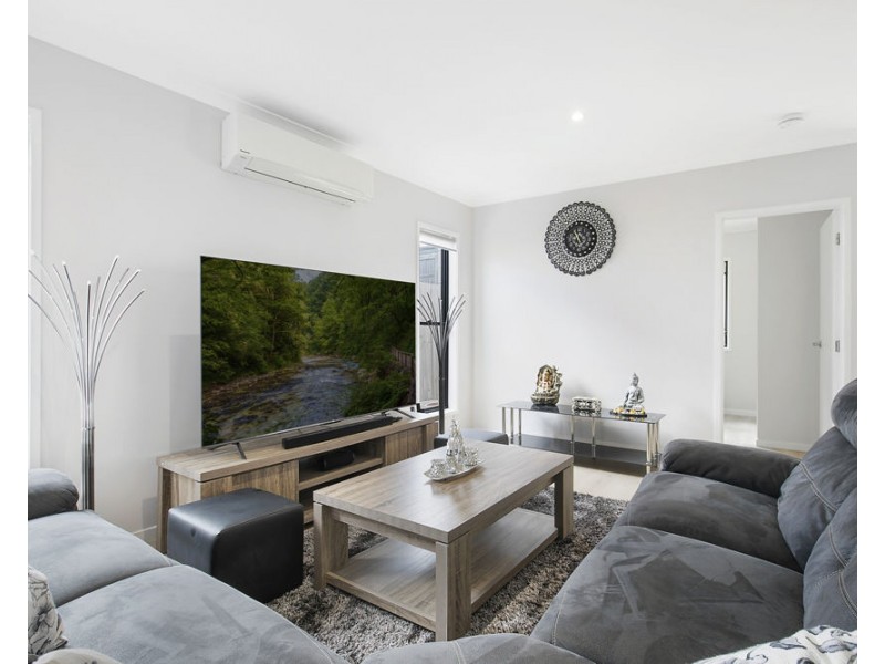 8 Mount Edwards Street, Park Ridge QLD 4125