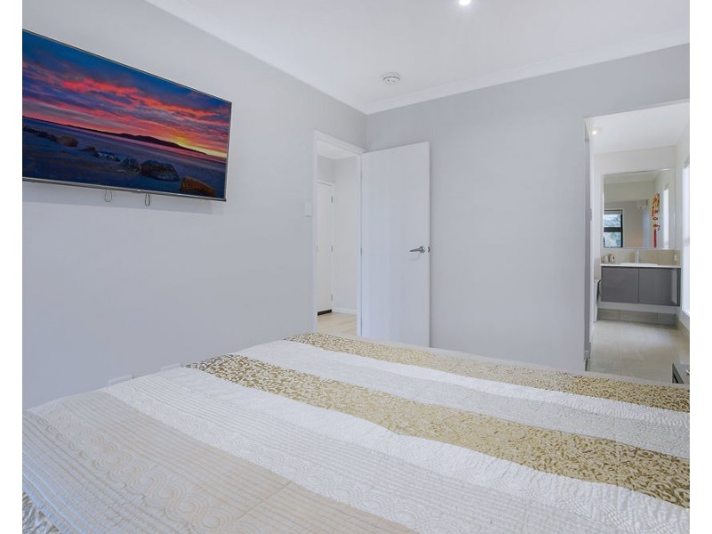 8 Mount Edwards Street, Park Ridge QLD 4125