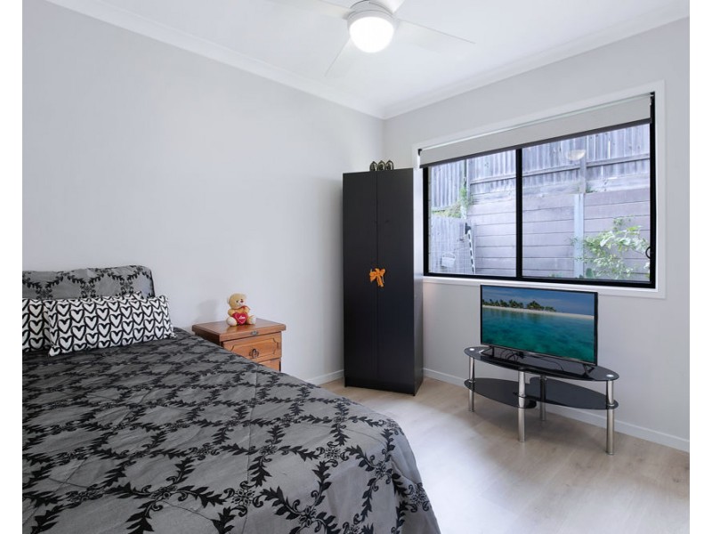 8 Mount Edwards Street, Park Ridge QLD 4125