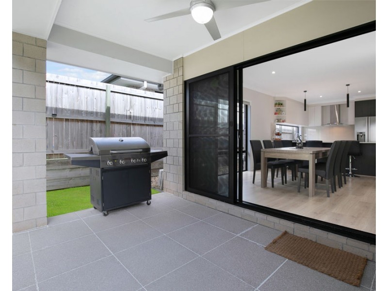 8 Mount Edwards Street, Park Ridge QLD 4125