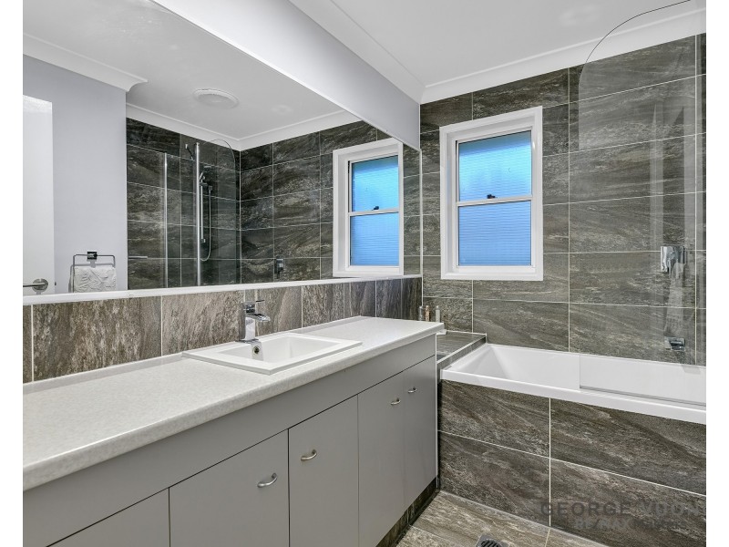 9 Blaxland Pl, Forest Lake QLD 4078