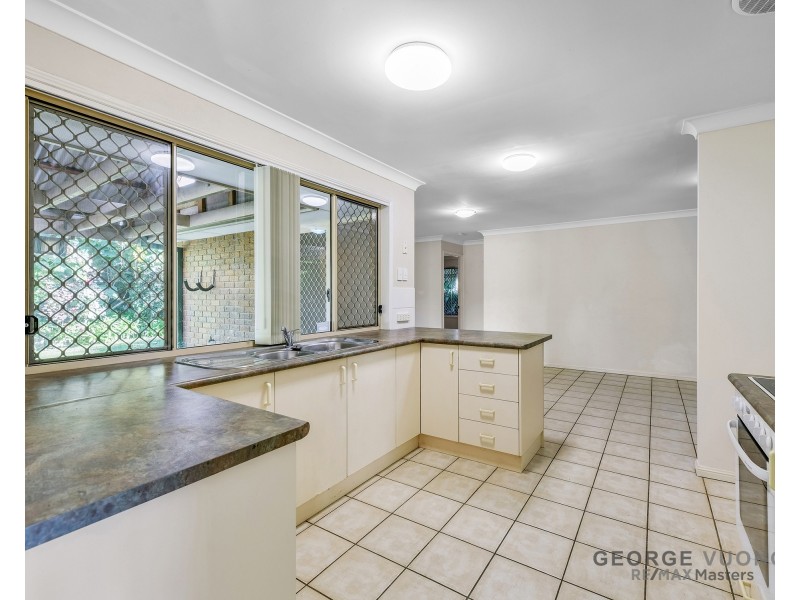 2 Fraser Place, Forest Lake QLD 4078