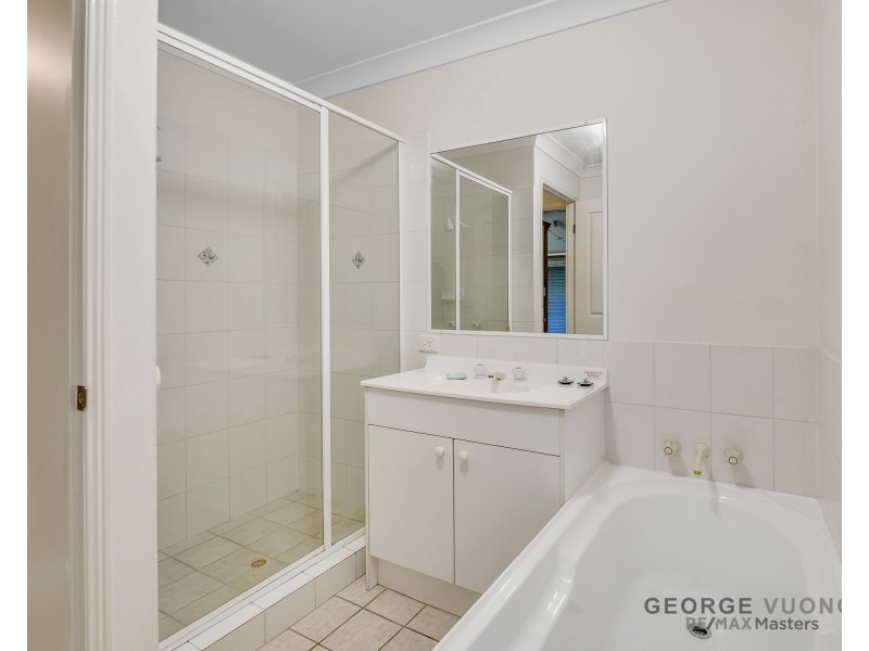 2 Fraser Place, Forest Lake QLD 4078