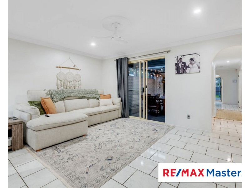 2 Amara Cr, Forest Lake QLD 4078