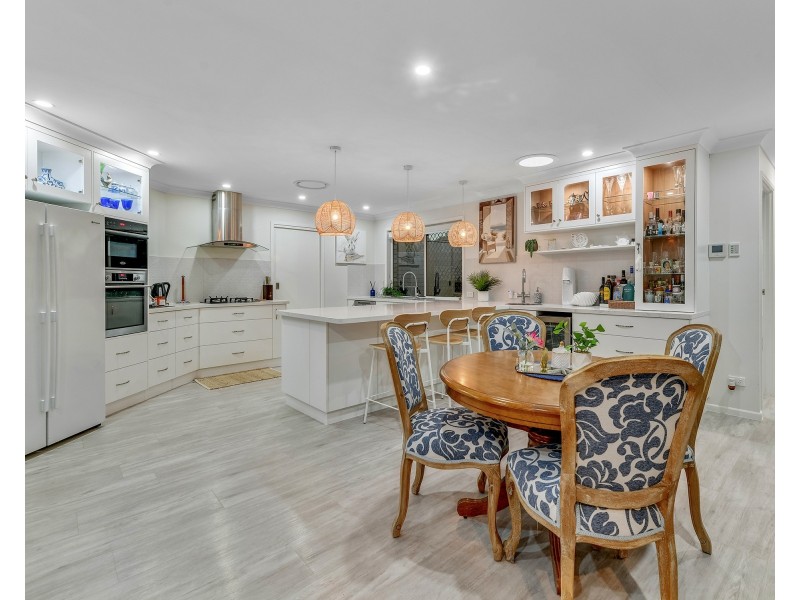 8 Ballandean Cl, Forest Lake QLD 4078