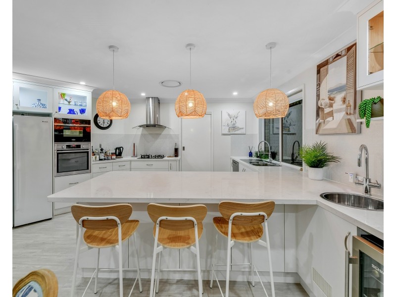 8 Ballandean Cl, Forest Lake QLD 4078