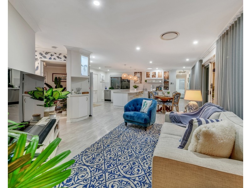 8 Ballandean Cl, Forest Lake QLD 4078