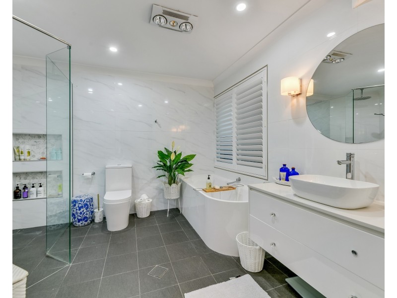 8 Ballandean Cl, Forest Lake QLD 4078