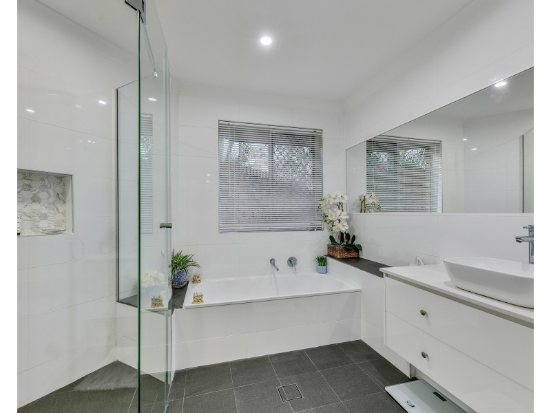 8 Ballandean Cl, Forest Lake QLD 4078